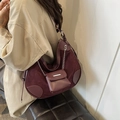 Rote Wildleder-Schultertasche im Retro-Stil mit Silberkette und kleinem Münztäschchen - Rot