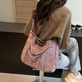 Borsa tote capiente in denim lavato viola con tasche utility e stile vintage retrò - Viola
