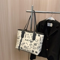 Borsa tote bianca in pelle con graffiti neri e sottili spalline nere in pelle - Senza Ciondolo / Nero