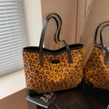 Modische Tote-Bag mit Leopardenmuster, schwarzen Lederriemen und Retro-Kontrastdesign - Leopardenbraun