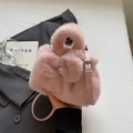 Rosa Plüsch-Eimertasche mit Schleifendetail und verstellbarem Leder-Schultergurt - Rosa