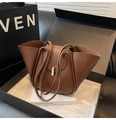 Bolso tote marrón con hebilla de metal dorada y caja de regalo de alta calidad - Marrón