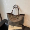 Borsa tote capiente in tela grigio scuro con manici in pelle marrone e finiture oro - Marrone Scuro
