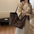 Sac fourre-tout à motif léopard avec doubles poignées et design spacieux chic - Noir