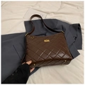 Sac seau matelassé marron foncé classique avec des finitions dorées et surpiqûres - Sans pendentif / Brun Sans Pendentif