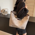 Grande borsa tote grigio chiaro con tracolle marroni per donne in stile business casual - Grigio