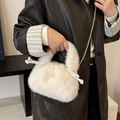 Bolso de peluche crema con cadena dorada y asa anudada para el otoño y el invierno - Blanco