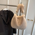 Sac à épaule chic en fausse fourrure beige avec anneaux dorés et poignée en peluche - Khaki