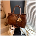 Sac à main vintage en similicuir marron avec breloque de baseball et bandoulière - Marron avec pendentif