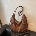 Bolso hobo vintage marrón oscuro con cremalleras verticales y lazos decorativos - Marrón
