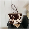 Pluche draagtas met koeienprint, bruine leren handvatten en een schattige puppy-hanger - Met Hanger / Bruin