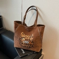 Borsa tote in camoscio marrone con toppa gatto leopardo e ricamo di un cane - Marrone