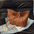 Bolso tote minimalista en cuero sintético marrón con bolsillo trasero con cremallera - Marrón