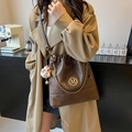 Brown leather drawstring bucket bag with golden M logo and metal chain detail - With Charm / Khaki