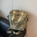 Olivgrüner Nylon-Rucksack mit Tragegriffen oben und verstellbaren breiten Gurten - Grün