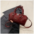 Sac bowling minimaliste en cuir PU bordeaux brillant avec accessoires en argent - Rouge Vin (Sans Pendentif)