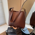 Sac seau en cuir marron foncé avec détails dorés et lettrage New York doré - Marron