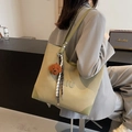 Grote licht olijfgroene tote tas van mat leer inclusief schattige honden hanger - Groen met Hanger