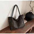Borsa tote leopardata grande con manici neri sottili e stile vintage chic - Stampa leopardata
