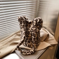 Borsa a tracolla leopardata in peluche con ampia tracolla morbida per stile invernale - Leopardo Marrone