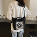 Bolso tote étnico grande para mujer con estampado de cachemira y correa de hombro - Negro