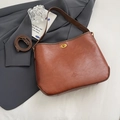 Borsa a tracolla marrone vintage in ecopelle con chiusura a scatto dorata e cinturino - Marrone Senza Ciondolo