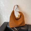 Bolso tote de felpa caramelo con correa de cuero y gran capacidad estilo Hobo - Marrón