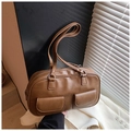Borsa a spalla minimalista in pelle PU marrone con trama vintage e tasche frontali - Marrone
