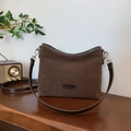 Bolso bombonera de ante marrón oscuro con logotipo de CEMEKA y correa de hombro - Marrón