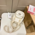 Mini borsa a tracolla in nylon bianco panna con zip e ciondolo a forma di cane - Con Ciondolo / Bianco