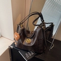 Vintage dark brown tote bag in shiny faux leather with M logo and plush bear charm - With Pendant / Coffee