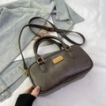 Borsa Boston retrò grigio scuro in pelle PU opaca con logo dorato e tracolla rimovibile - senza ciondolo / Marrone