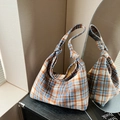 Sac cabas en laine à carreaux bleus et marrons avec une poignée nouée élégante - Bleu