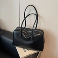 Sac fourre-tout classique en cuir noir à motif litchi avec de longues bandoulières - Noir