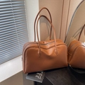 Grand sac cabas marron caramel avec texture cuir et détail de feuille - Marron