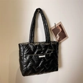 Elegante borsa tote trapuntata nera lucida con ampi spallacci per uso quotidiano - Nero