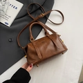 Bolso de béisbol retro marrón oscuro de cuero sintético con correa de hombro ajustable - Marrón Sin Colgante