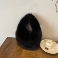 Schicke schwarze Plüsch-Hobo-Tasche aus Kunstpelz für den Winter, flauschiges Design - Schwarz