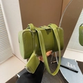 Borsa a spalla minimalista verde erba in pelle PU con mini pochette a zip inclusa - Verde