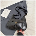 Sac sous le bras noir rétro en cuir mat avec boucle dorée et finition vintage - Noir sans Pendentif
