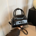 Bolso Boston negro brillante con lazo elegante y correa ajustable desmontable - Negro