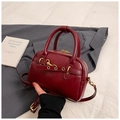 Sac boston rétro en cuir bordeaux avec poignées et bandoulière réglable - Rouge (Sans Pendentif)