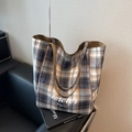 Klassische Shopper-Tasche aus Segeltuch mit Karomuster in Blau und Braun - Groß