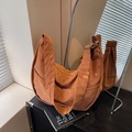 Sac fourre-tout marron en daim pour femme de grande capacité avec une forme en croissant - Orange
