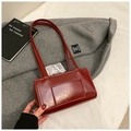 Vintage burgundy oil wax leather shoulder bag with glossy finish and dual straps - Red (No Pendant)