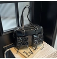 Borsa tote alla moda in vernice nera con tasche a fiocco e stile collegiale vintage - Nero