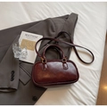 Retro-Handtasche aus bordeauxrotem Leder in Bowling-Form mit verstellbarem Riemen - Weinrot Ohne Anhänger