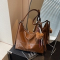 Grand sac cabas marron foncé en PU et daim avec un joli pendentif ours en peluche doux - Avec Pendentif / Marron