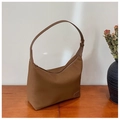 Bolso hobo de nailon marrón con cierre de cremallera y parche de logo de estilo casual - Marrón