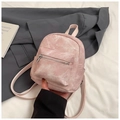 Mini roze corduroy rugzak voor dames met dunne bandjes en een voorvak met rits - Roze Zonder Hanger